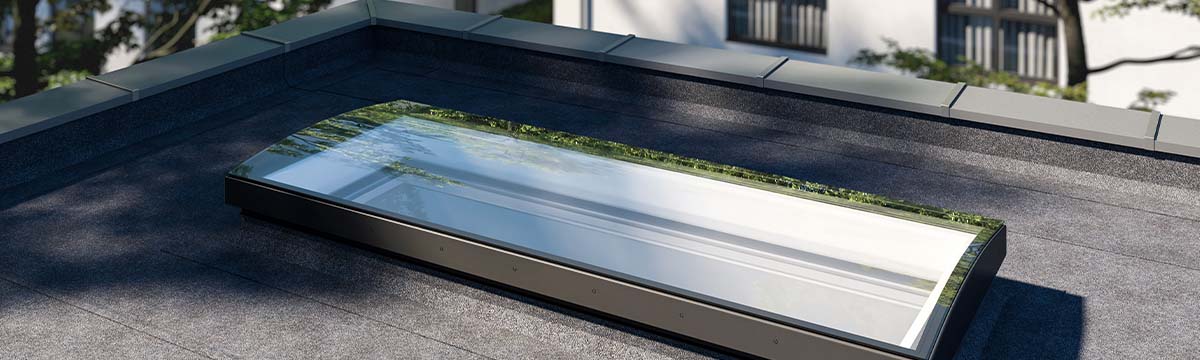 Velux-ovenlysvindue i fladt tag
